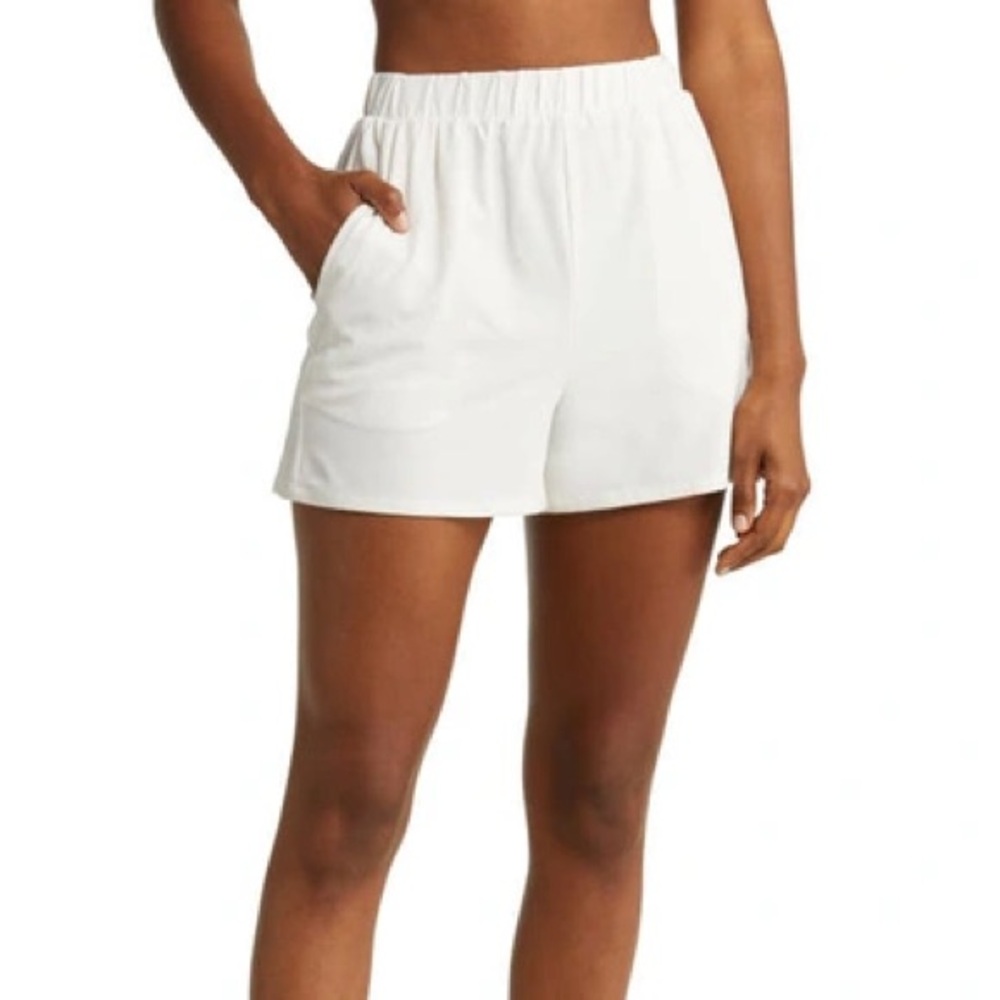 NWT Women's Alo Ready Set Short - medium